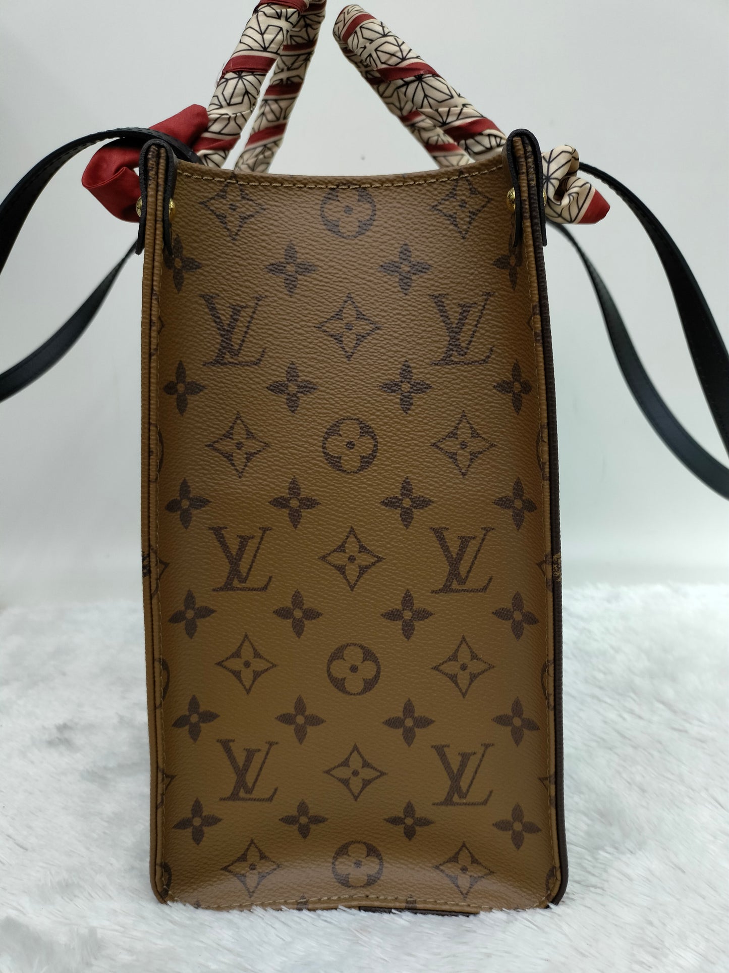 LV OTG MM Monogram Reverse Giant (CHIP)