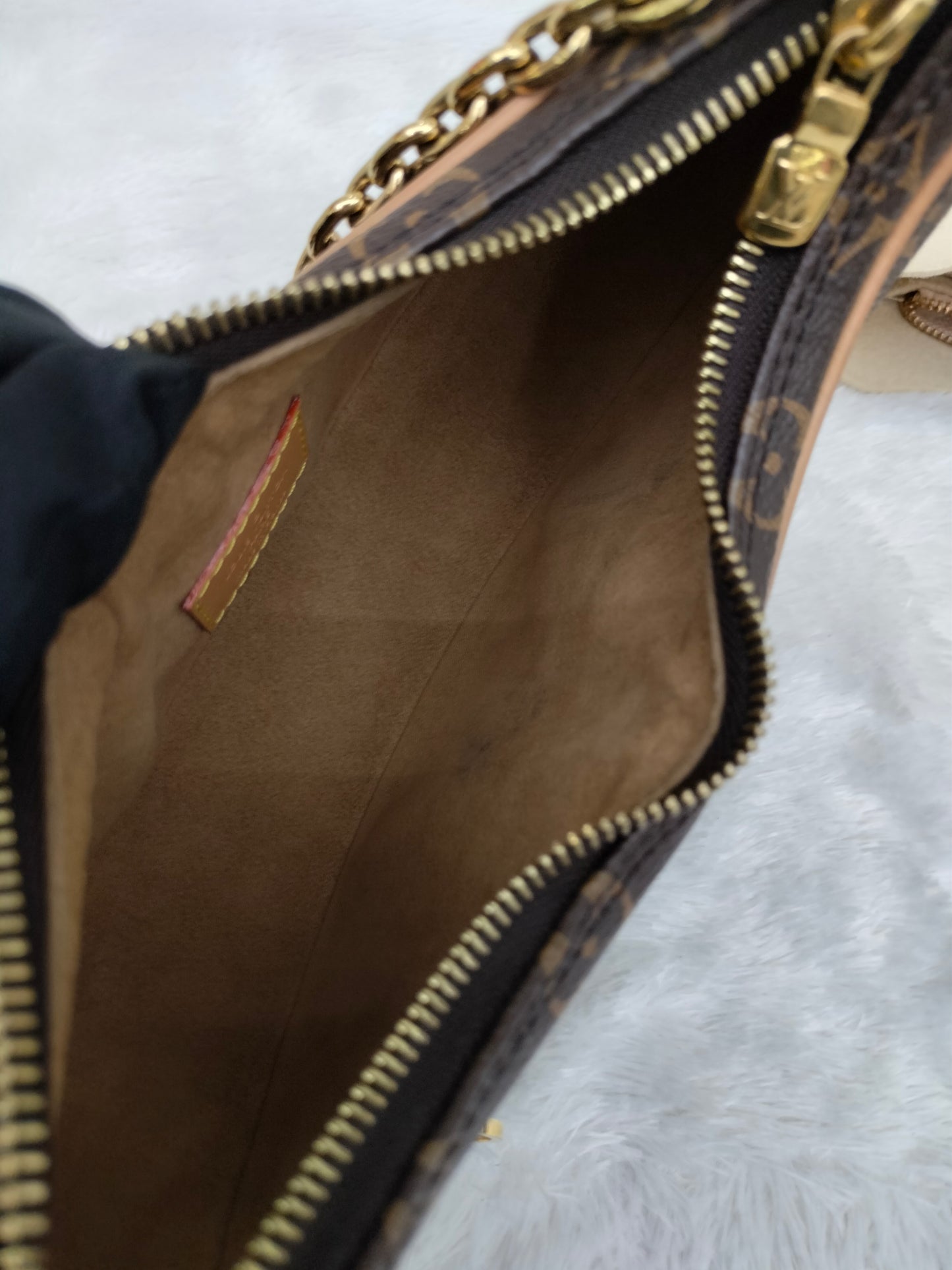 LV Loop Monogram (CHIP)