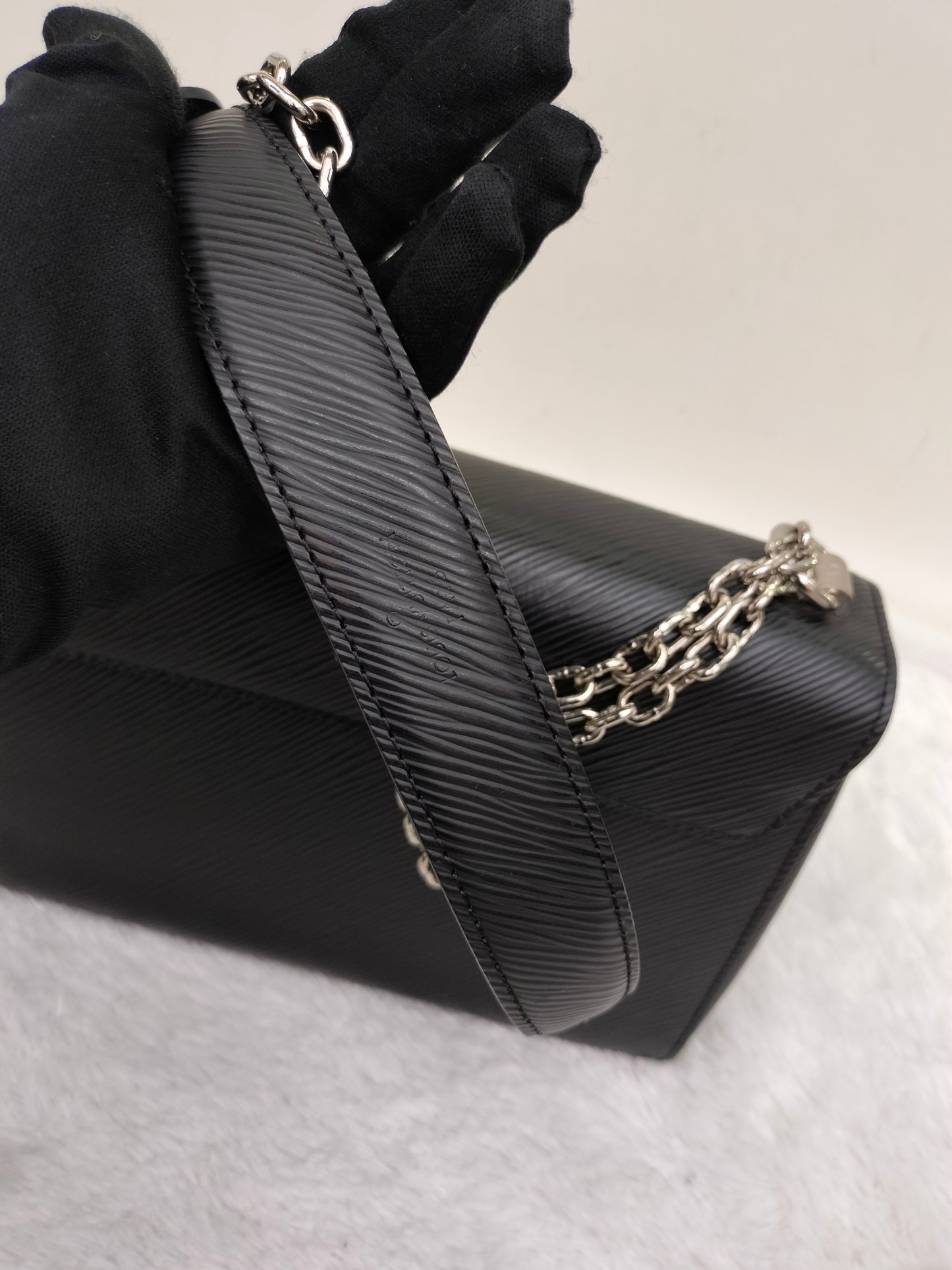 LV Twist MM Epi Noir 2018