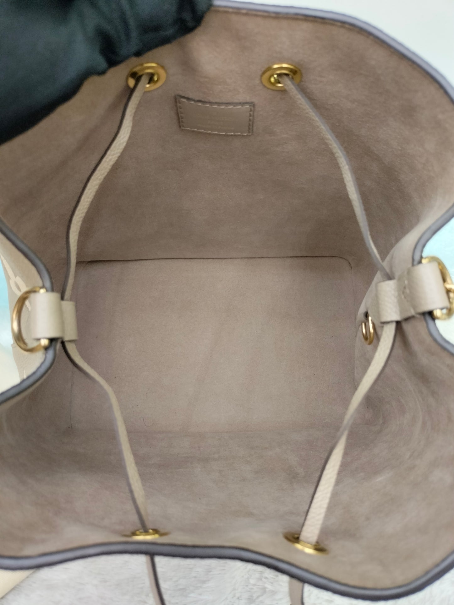 LV Neo Noe MM Monogram Tourterelle Creme 2021