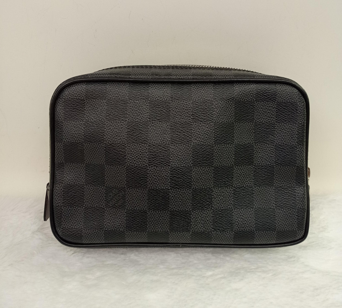 LV Toilet Pouch PM Graphite 2014