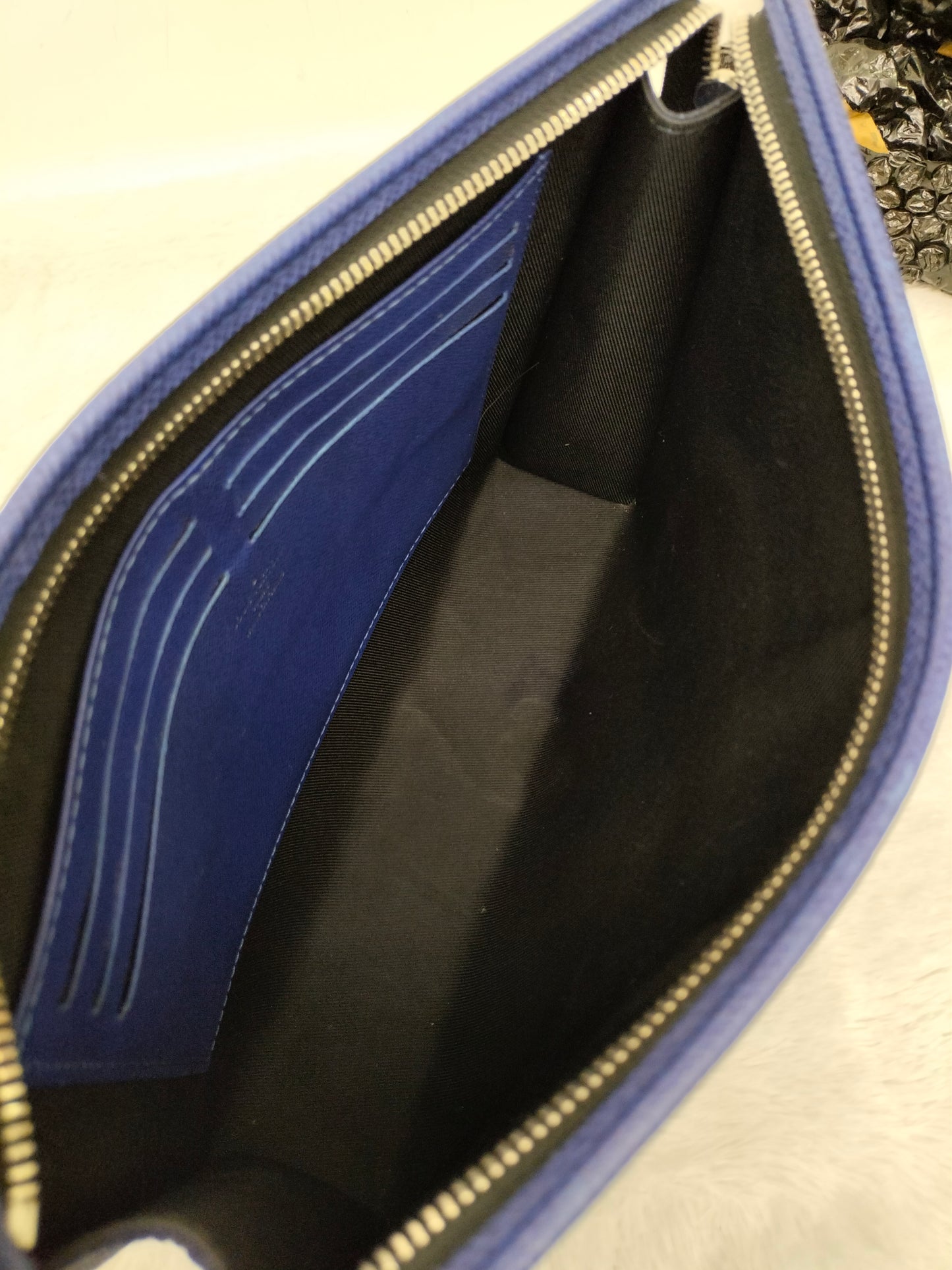 LV Pochette Voyage Taiga Blue Cobalt 2019
