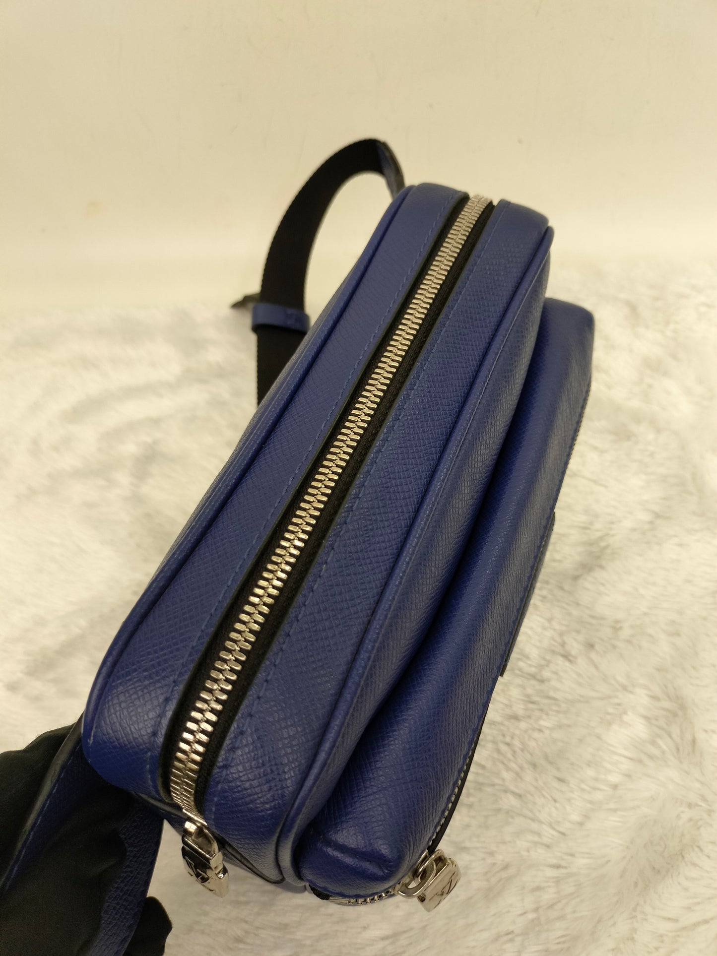 LV Outdoor Bumbag Taiga Cobalt 2019