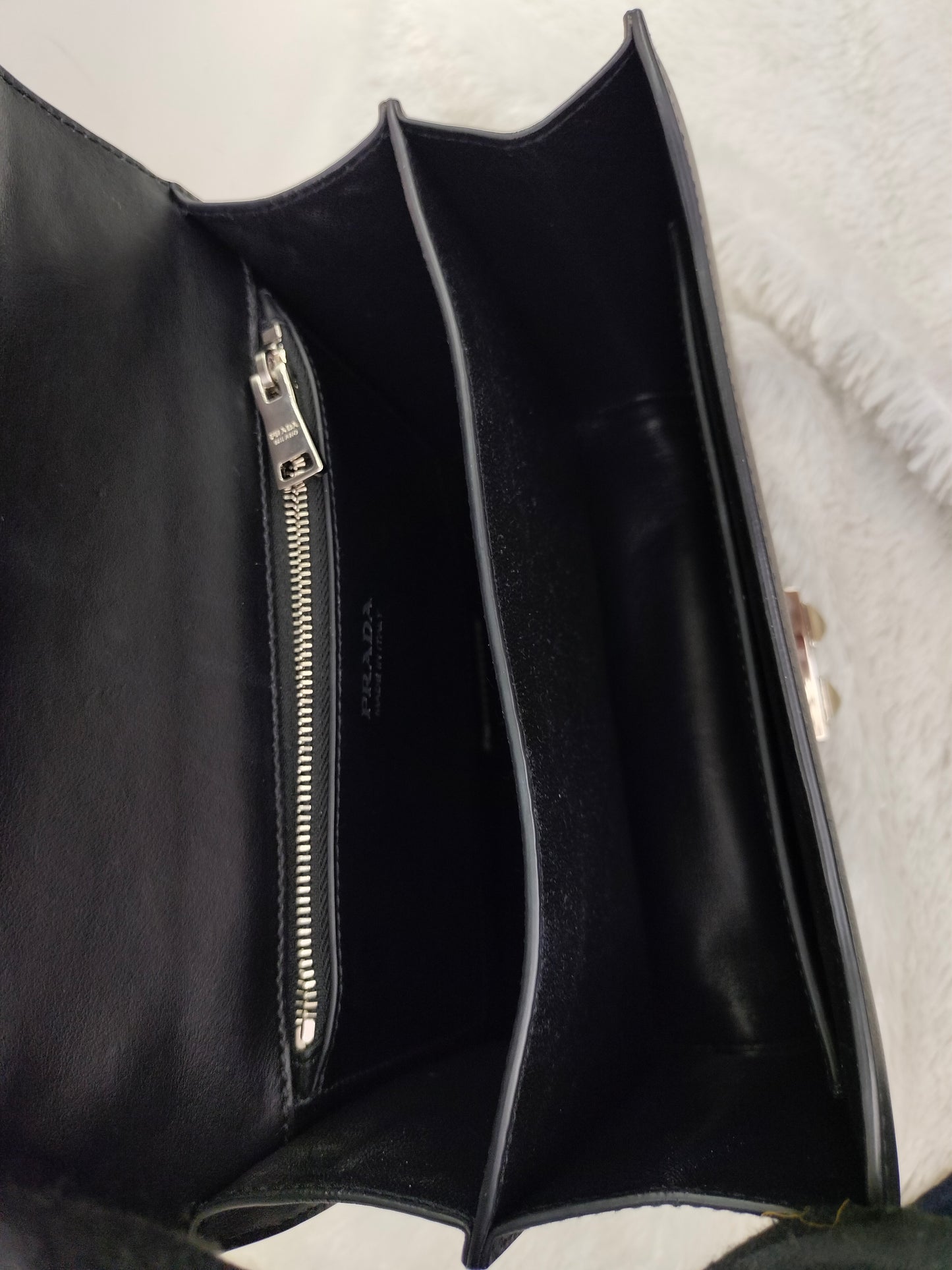 Prada City Calf Saffiano Nero Fuxia SHW