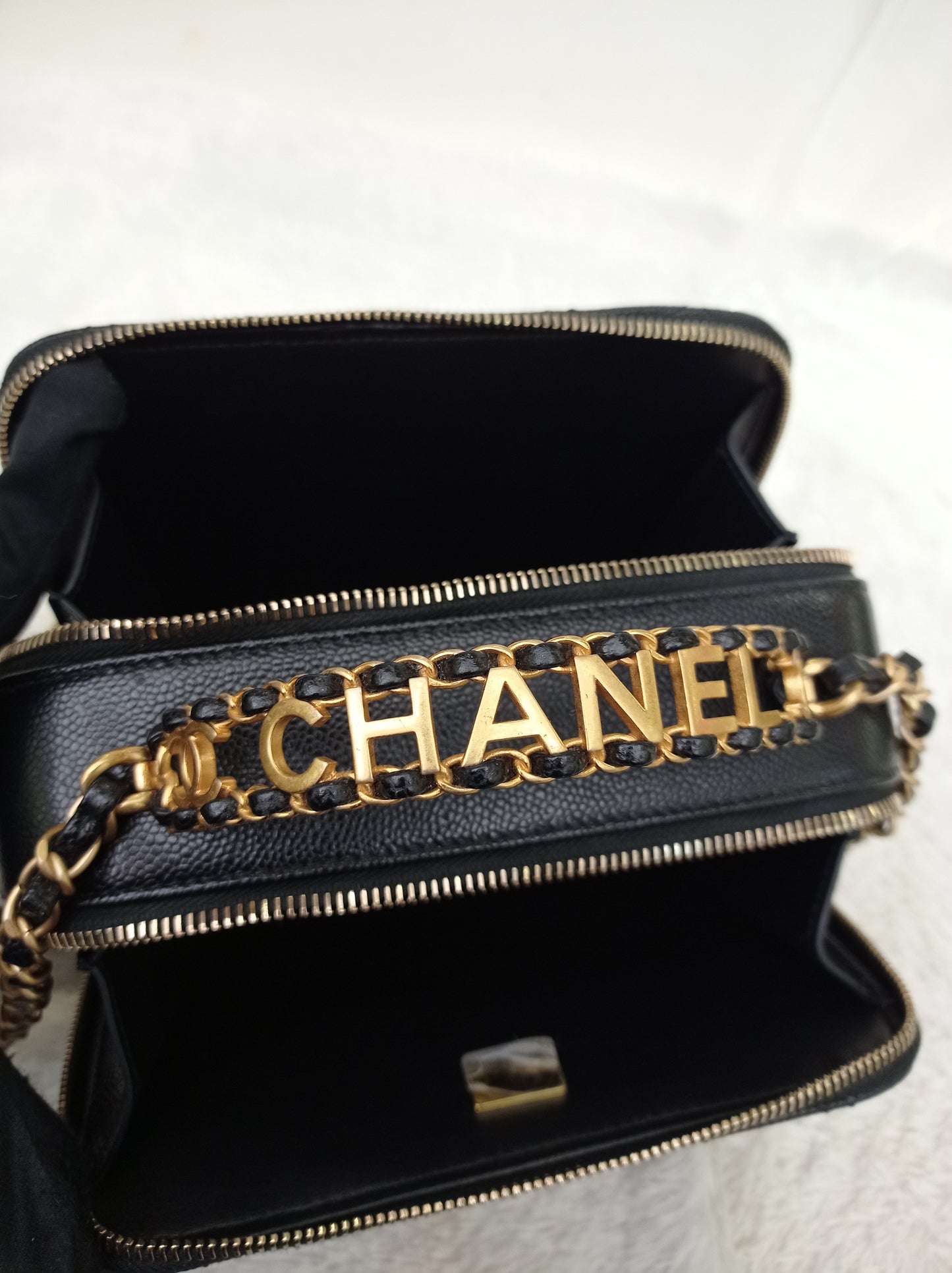 *Neverbeen Used* Chanel Pick Me Up Vanity Case Small Caviar Black GHW (CHIP)