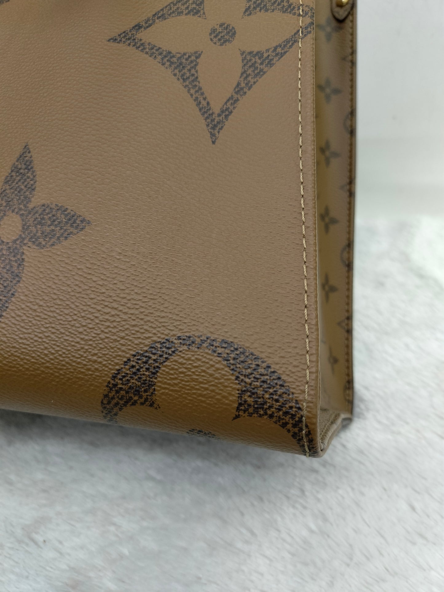 LV OTG MM Monogram Reverse Giant (CHIP)