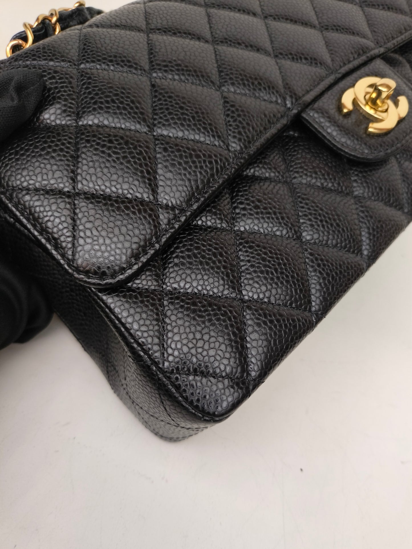 Chanel Medium Caviar Black GHW DF (CHIP)