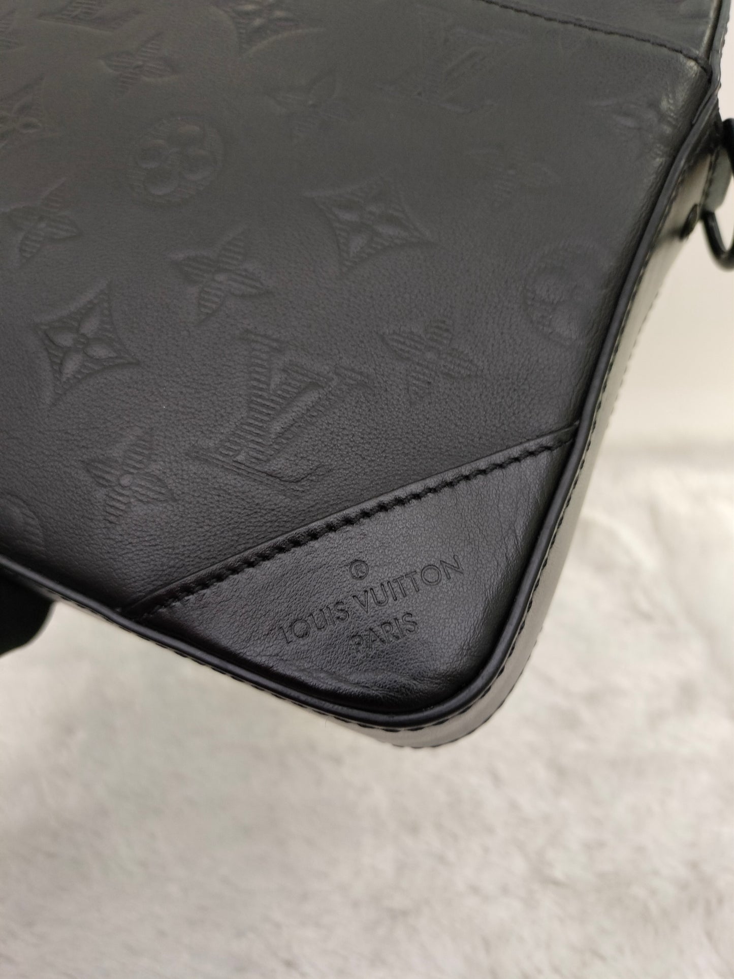 LV Duo Messenger Monogram Shadow Noir (CHIP)
