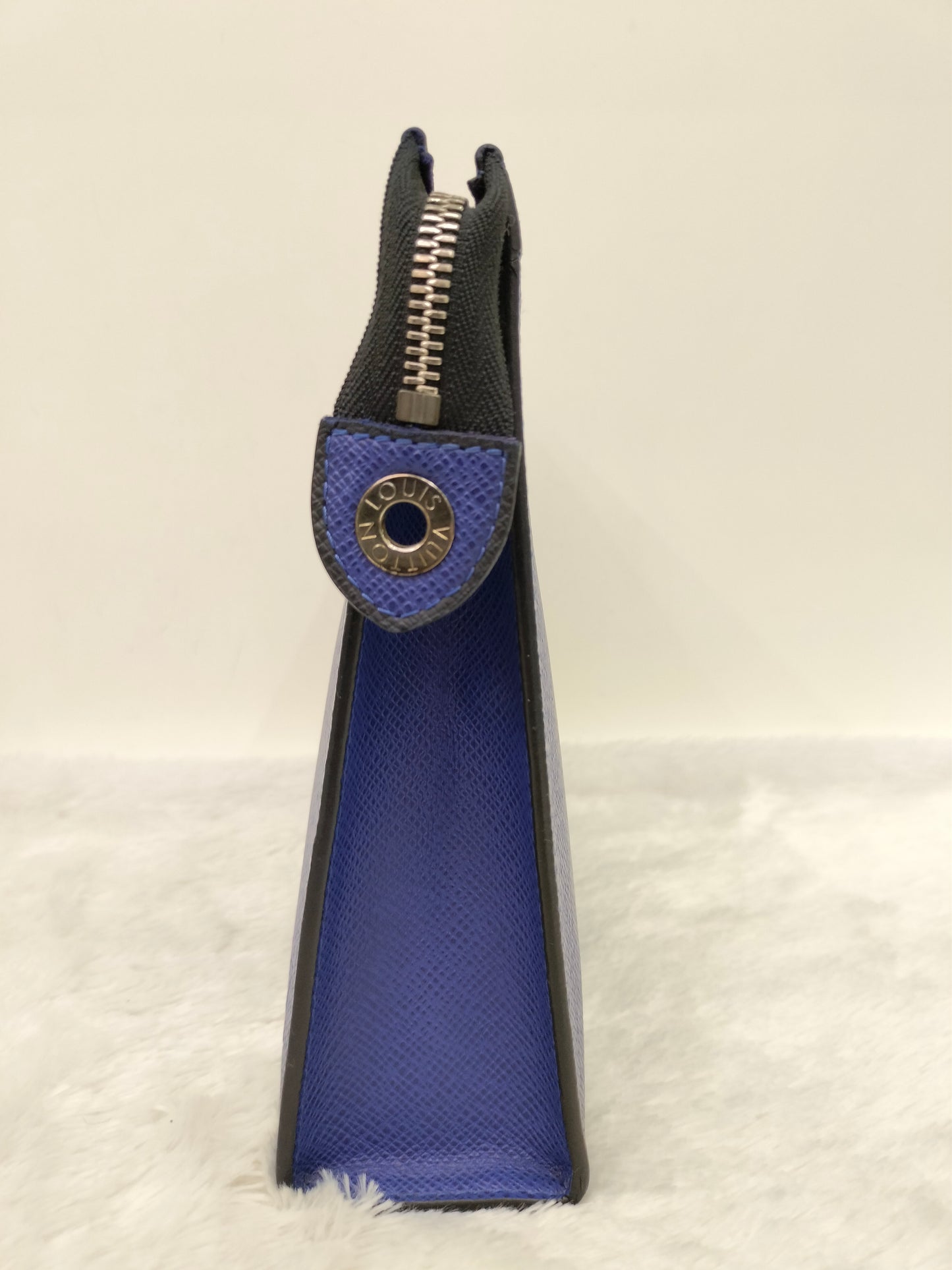 LV Pochette Voyage Taiga Blue Cobalt 2019