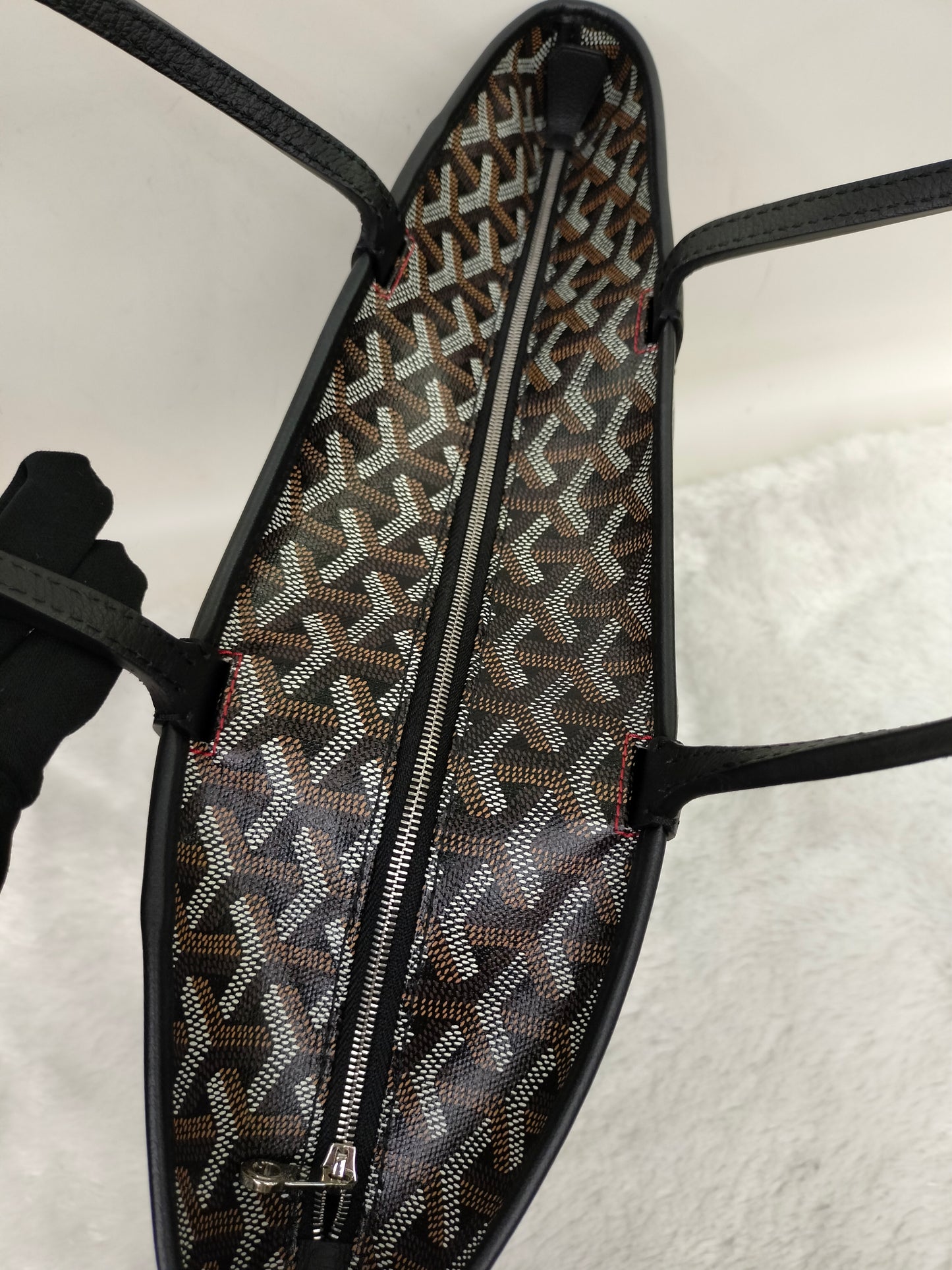 *Excellent Condition* Goyard Artois PM Noir 2024