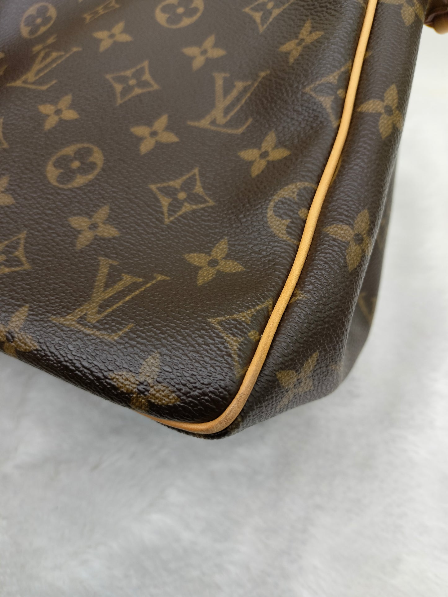 *Good Condition*
LV Batignoles PM Monogram