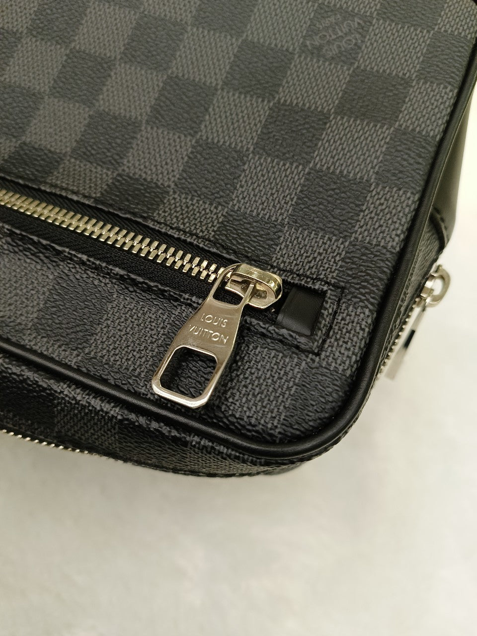 LV Kasai Clutch Graphite 2018