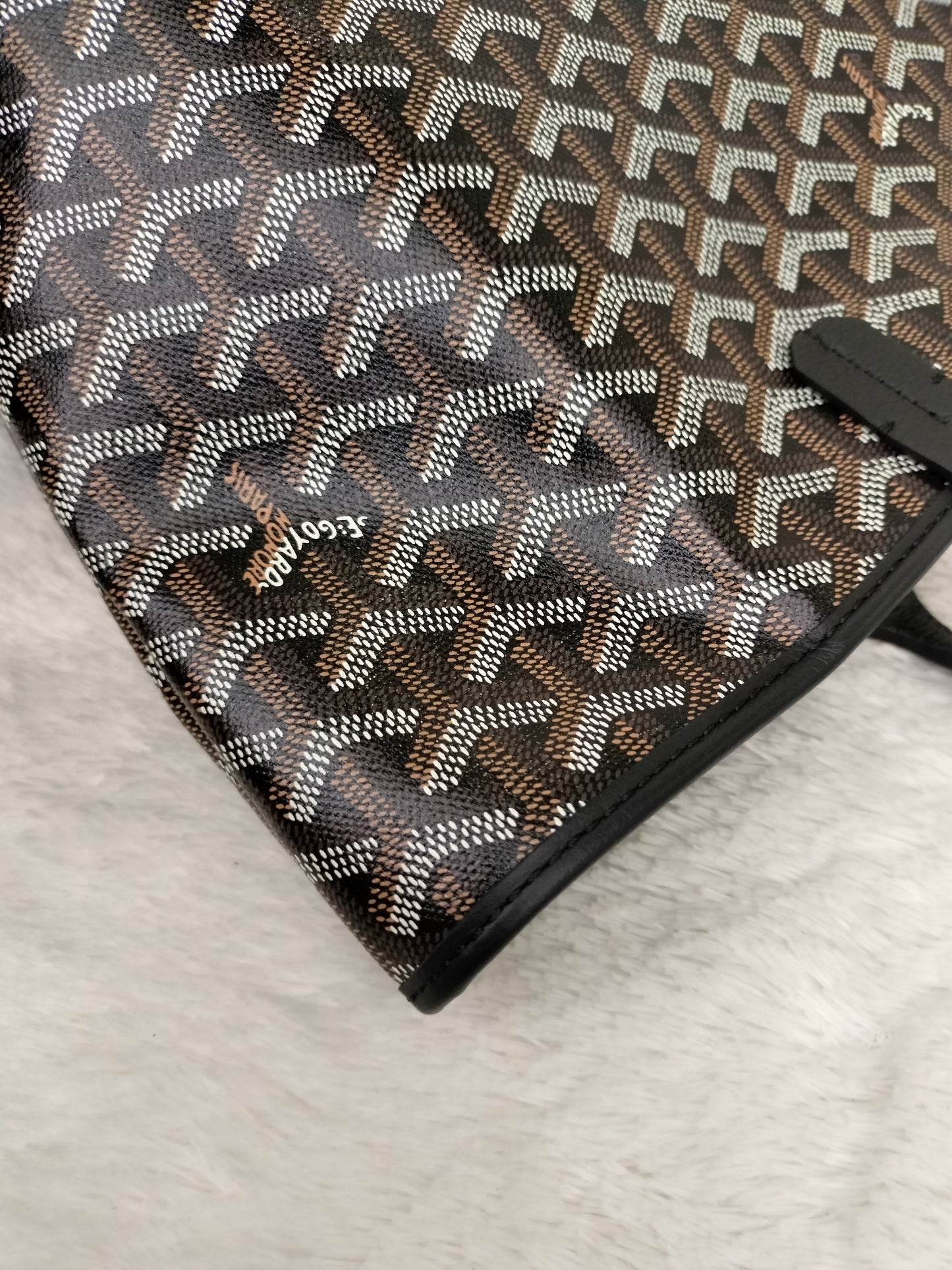 *Excellent Condition* Goyard Artois PM Noir 2024