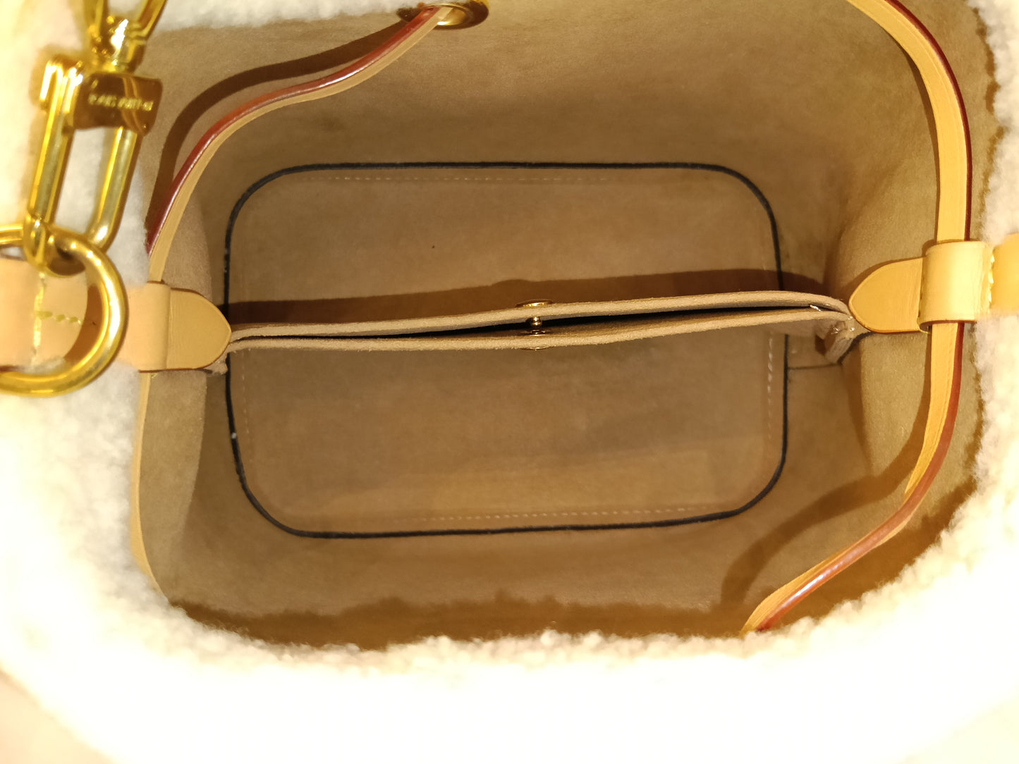 LV Neo Noe BB Monogram Shearling Cozygram 2023 (CHIP)