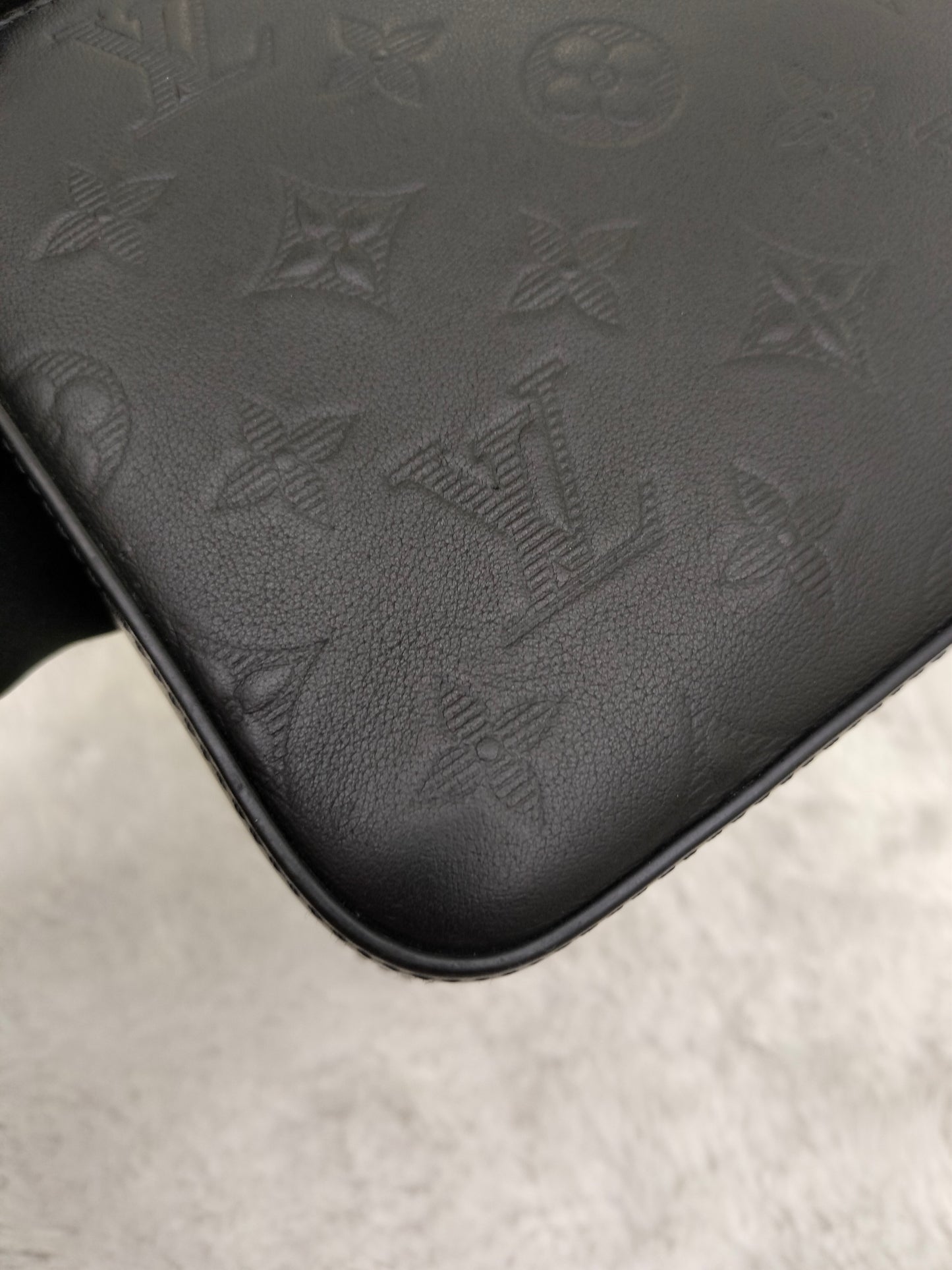 LV Duo Messenger Monogram Shadow Noir (CHIP)