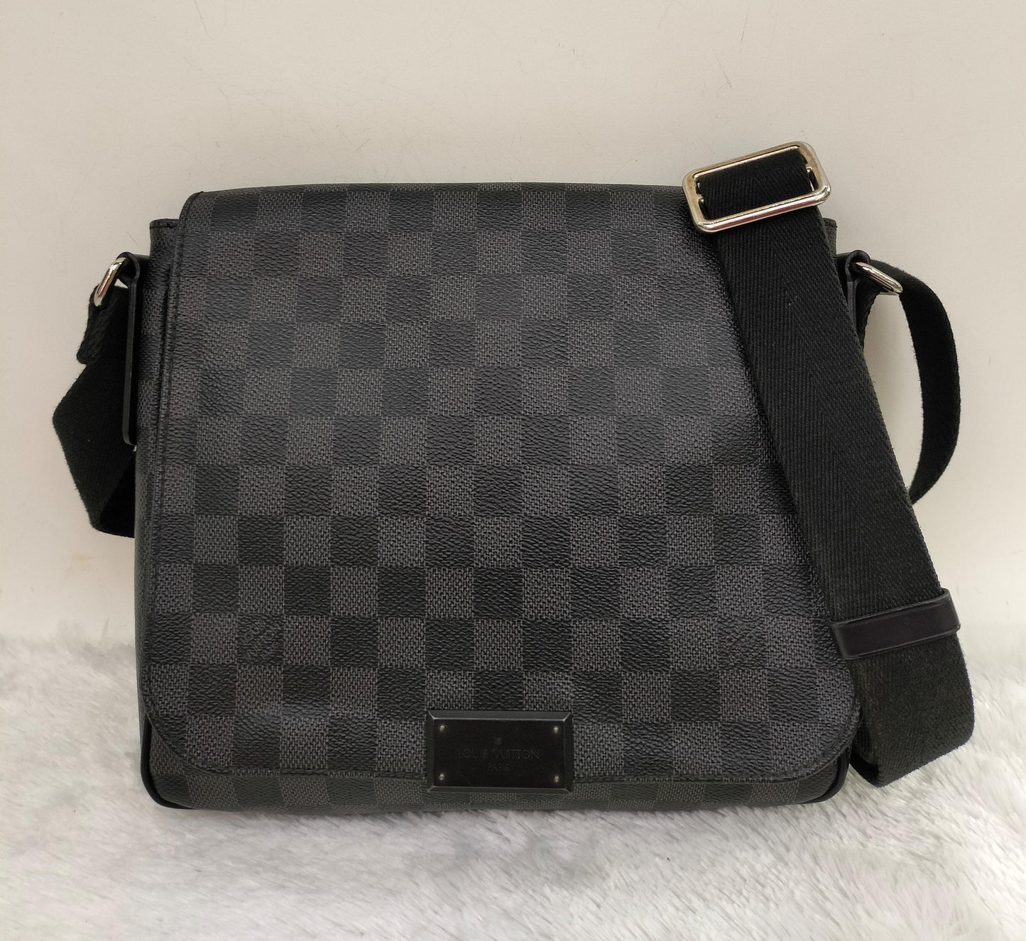 LV District PM Graphite 2013