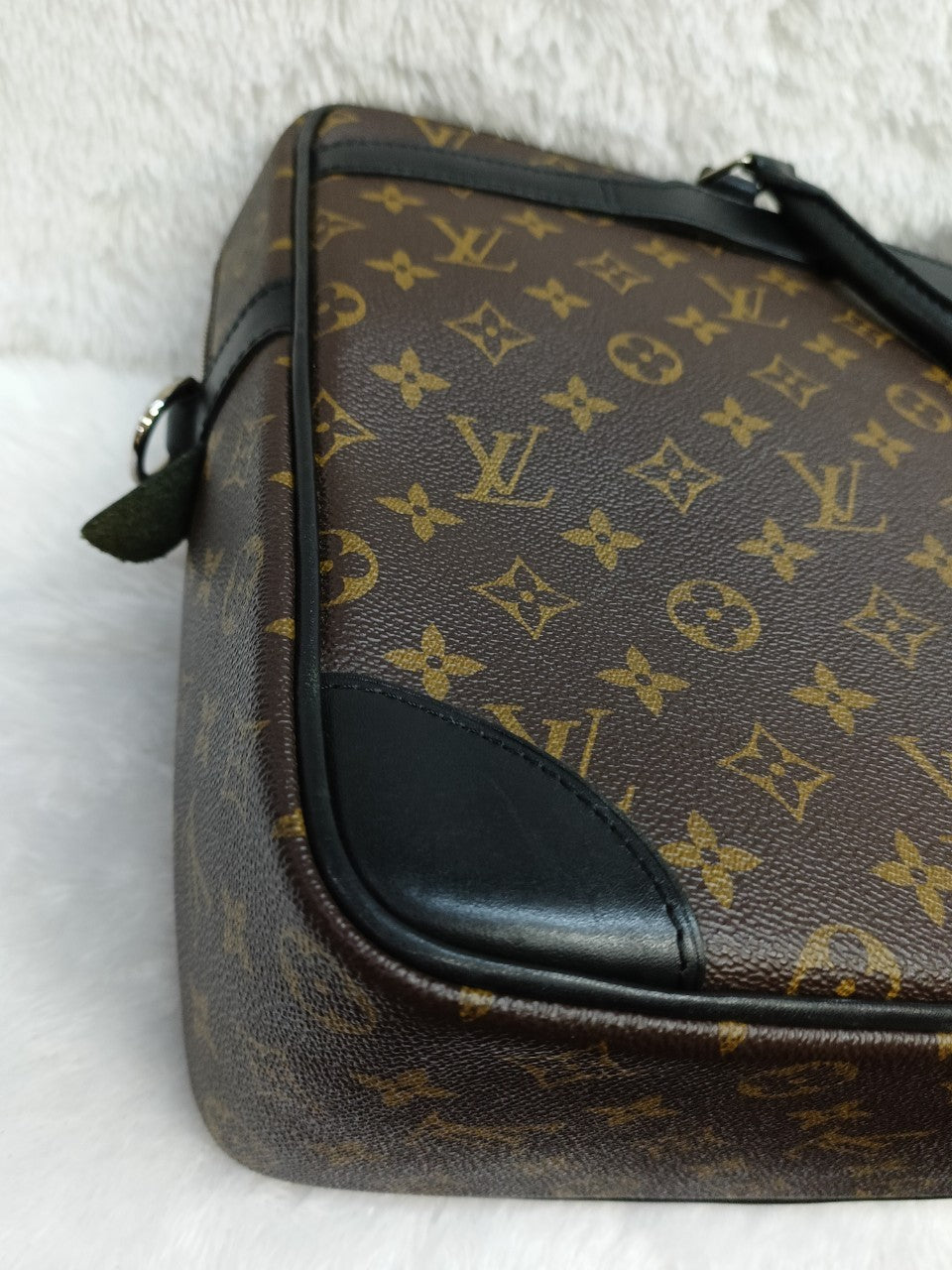 LV Porte Documents Voyage GM Monogram Macassar 2012