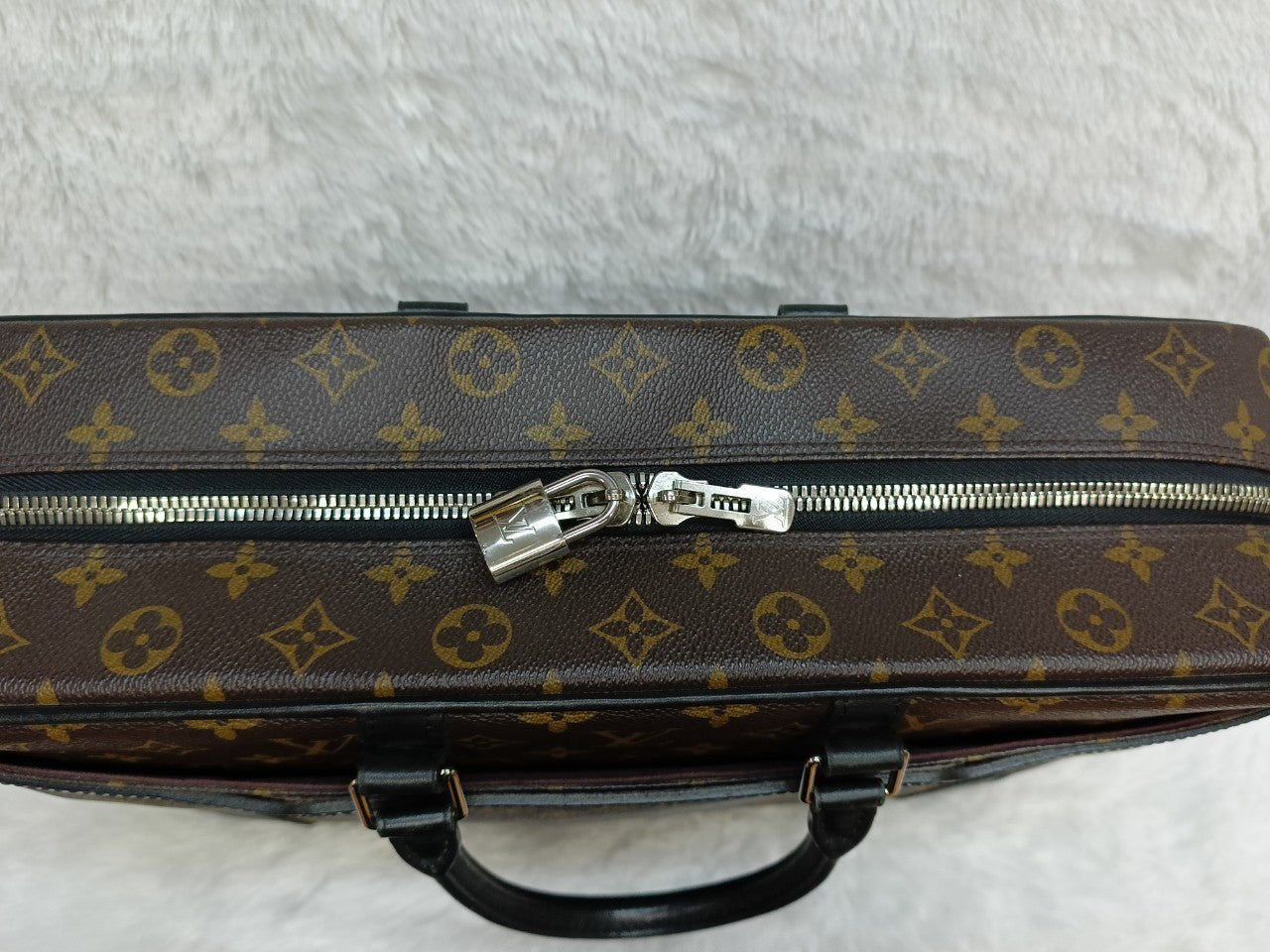 LV Porte Documents Voyage GM Monogram Macassar 2012