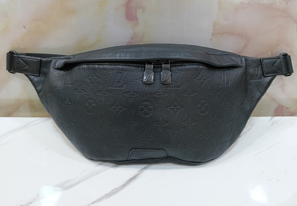 LV Discovery Shadow Bumbag Calf Noir 2019