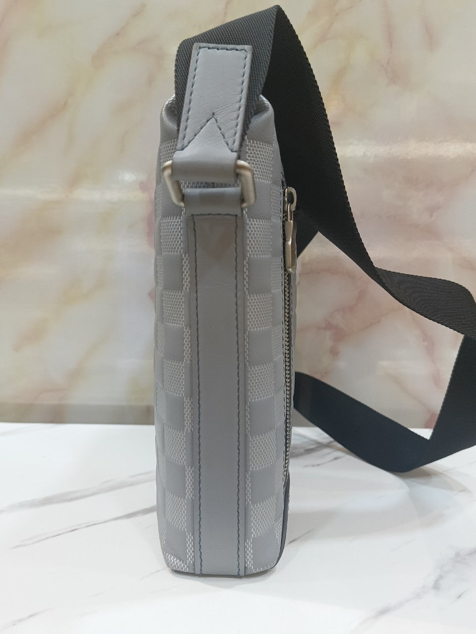 LV Discovery Messenger Infini Grey 2018