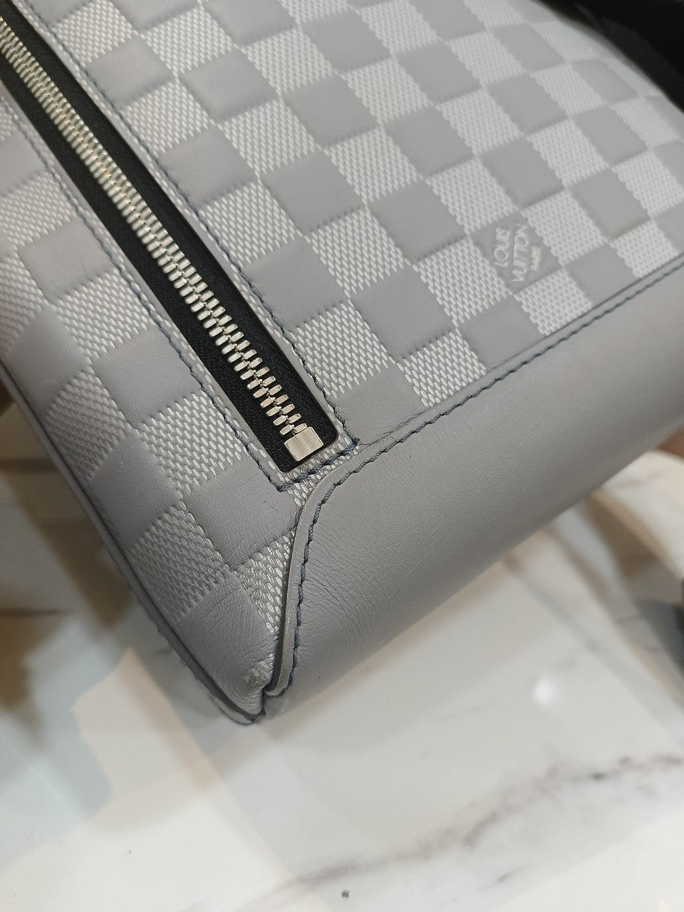 LV Discovery Messenger Infini Grey 2018