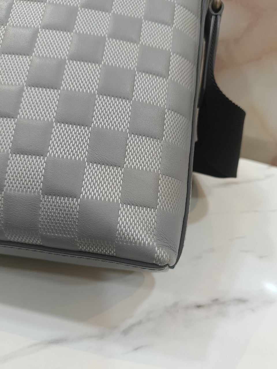 LV Discovery Messenger Infini Grey 2018