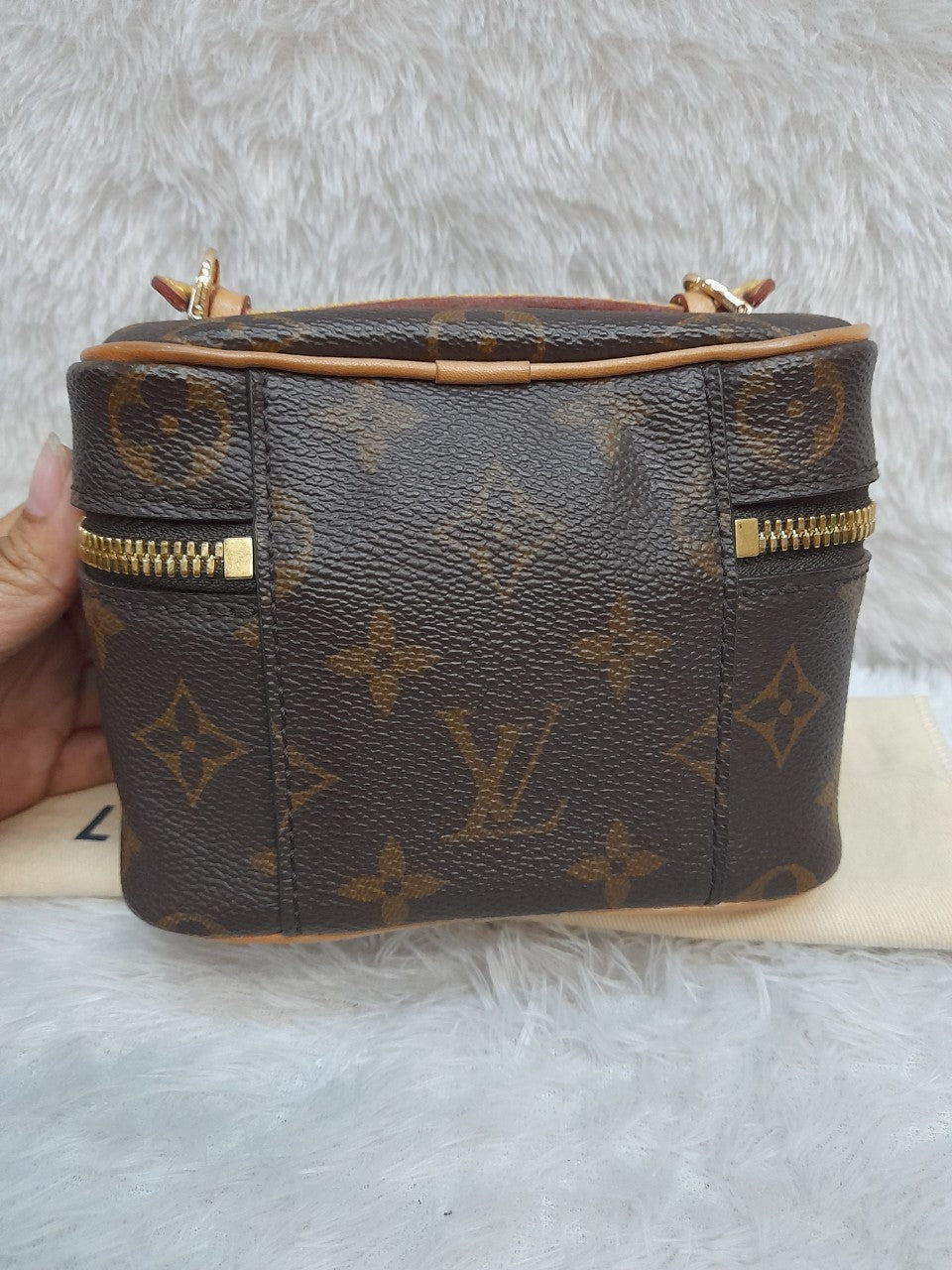 Lv Nice Nano Pouch Monogram
Chip