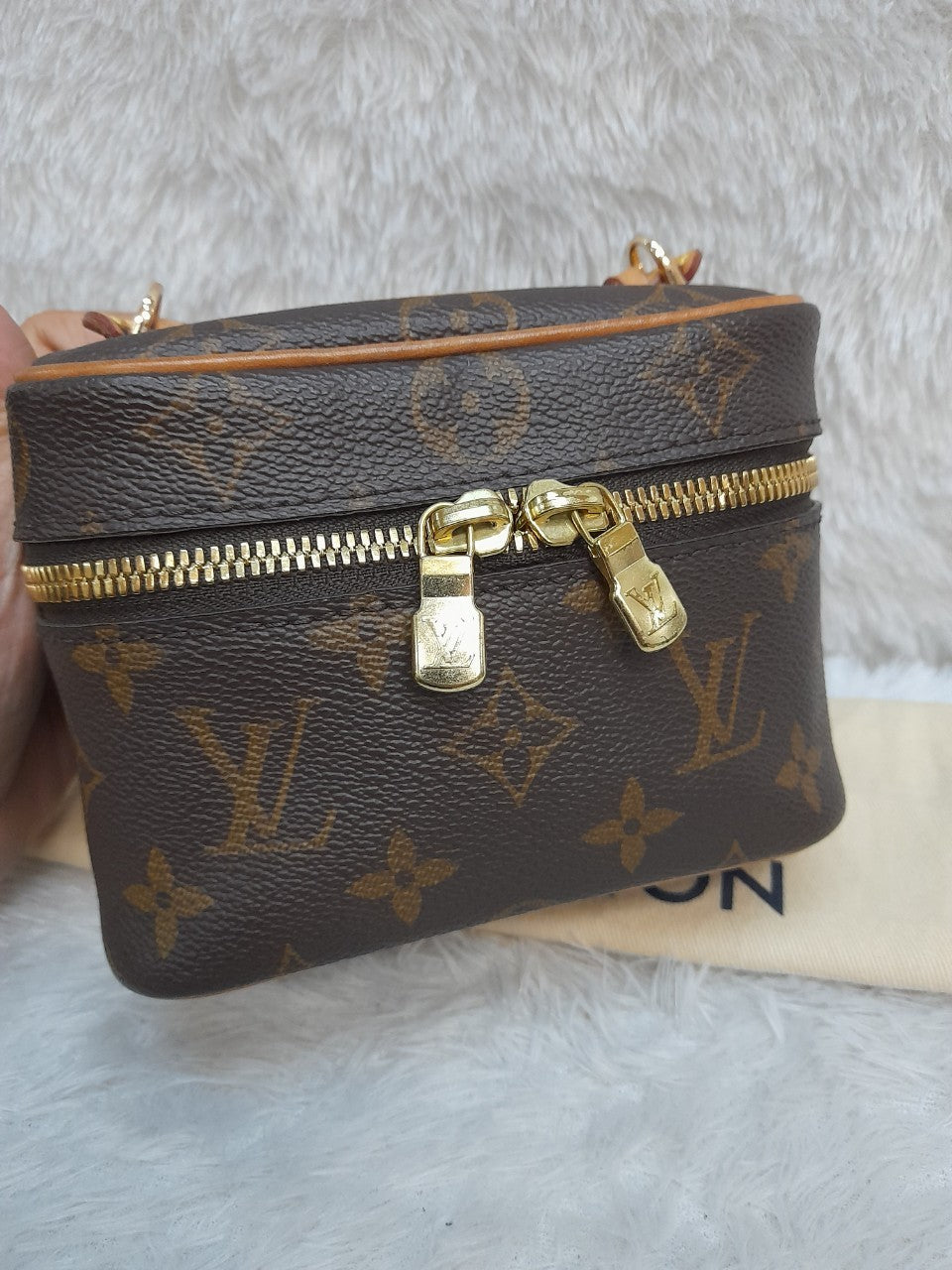 Lv Nice Nano Pouch Monogram
Chip