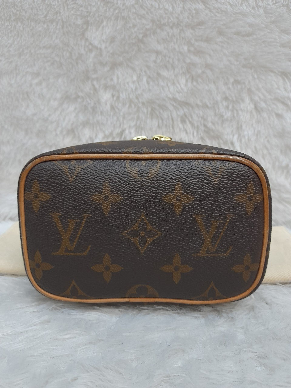 Lv Nice Nano Pouch Monogram
Chip