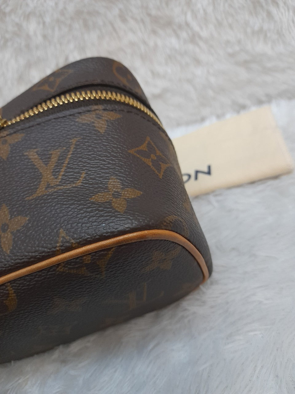 Lv Nice Nano Pouch Monogram
Chip