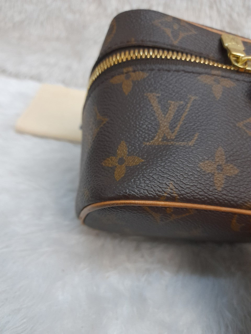 Lv Nice Nano Pouch Monogram
Chip