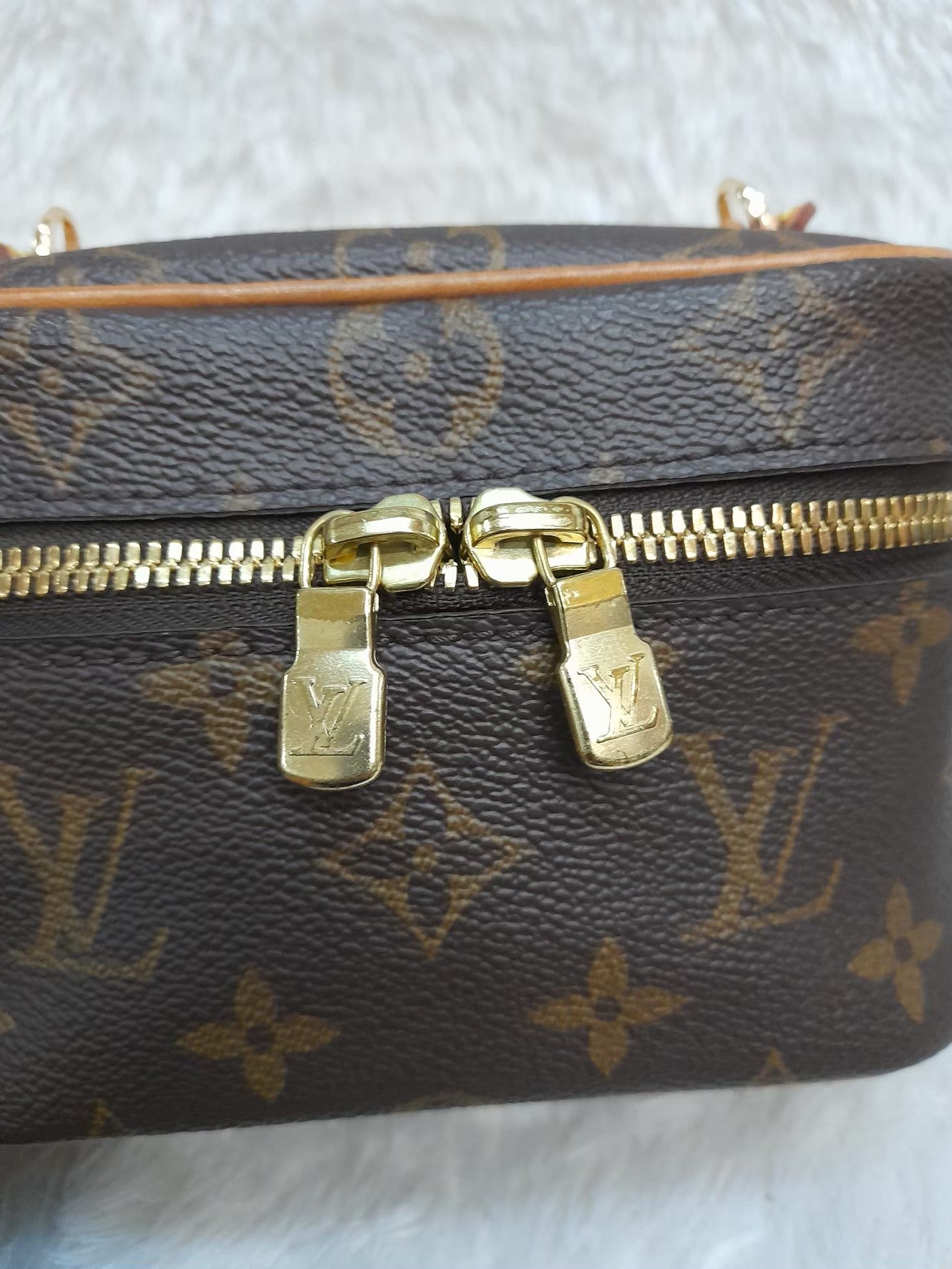 Lv Nice Nano Pouch Monogram
Chip