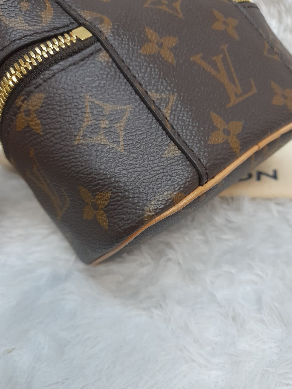 Lv Nice Nano Pouch Monogram
Chip