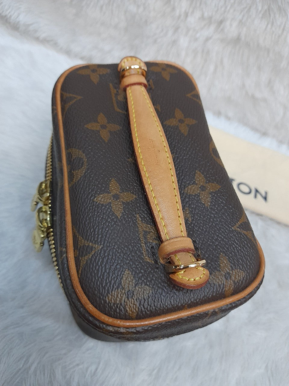 Lv Nice Nano Pouch Monogram
Chip