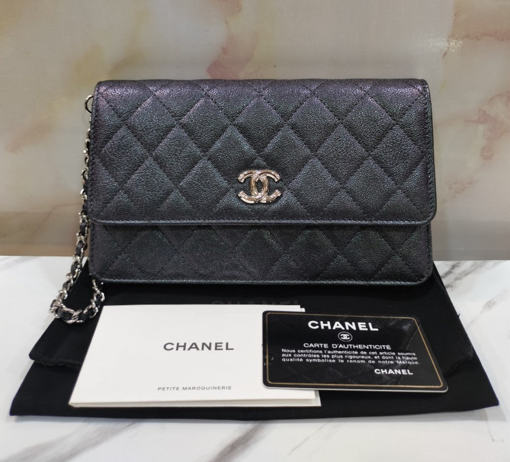 Chanel WOC Iridescent Purple Black SHW #27.                                                                       Size 20x11x3cm