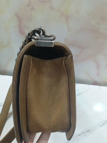 Chanel Boy25 Medium Caviar Bronze RHW#17.                                                             Size 25x15x9cm