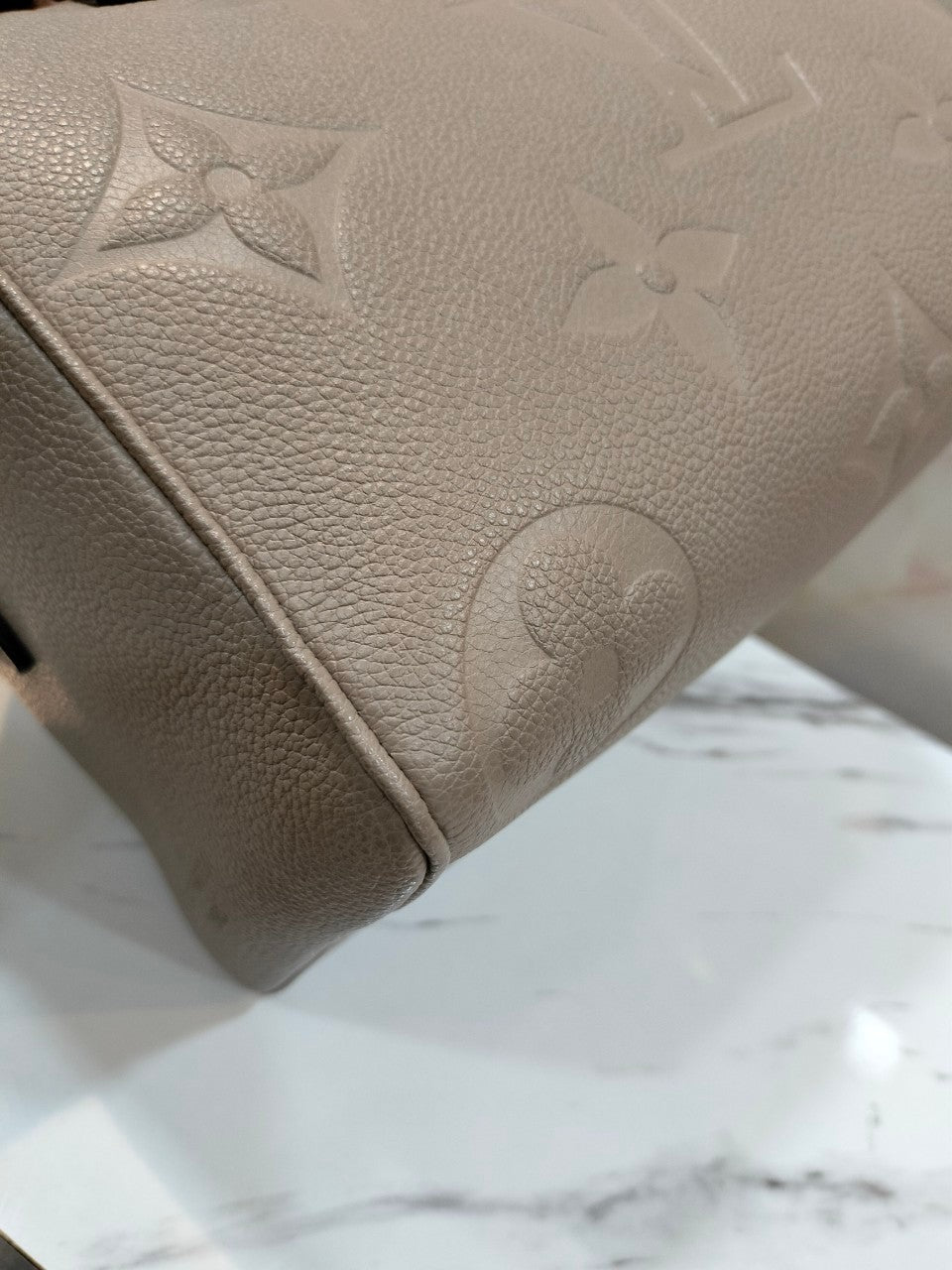 LV Bandou 25 Monogram Empreinte Gris Tourtelle 2023