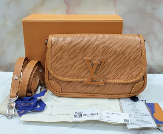 LV Buci NM Epi Gold Miel 2022 (CHIP)