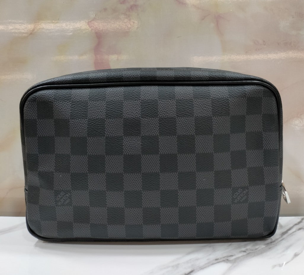 Lv Toilet Pouch GM Graphite(CHIP)