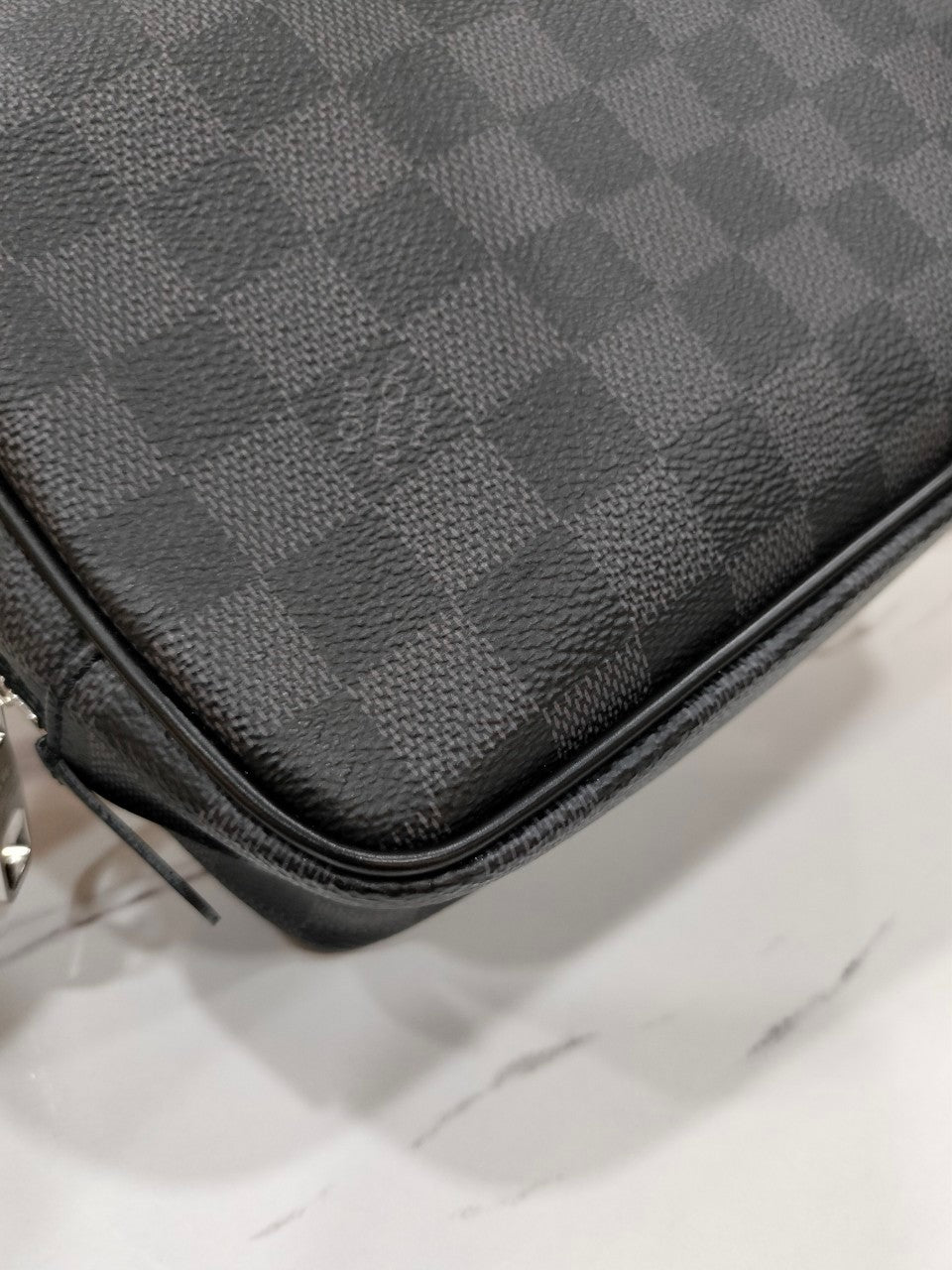 Lv Toilet Pouch GM Graphite(CHIP)