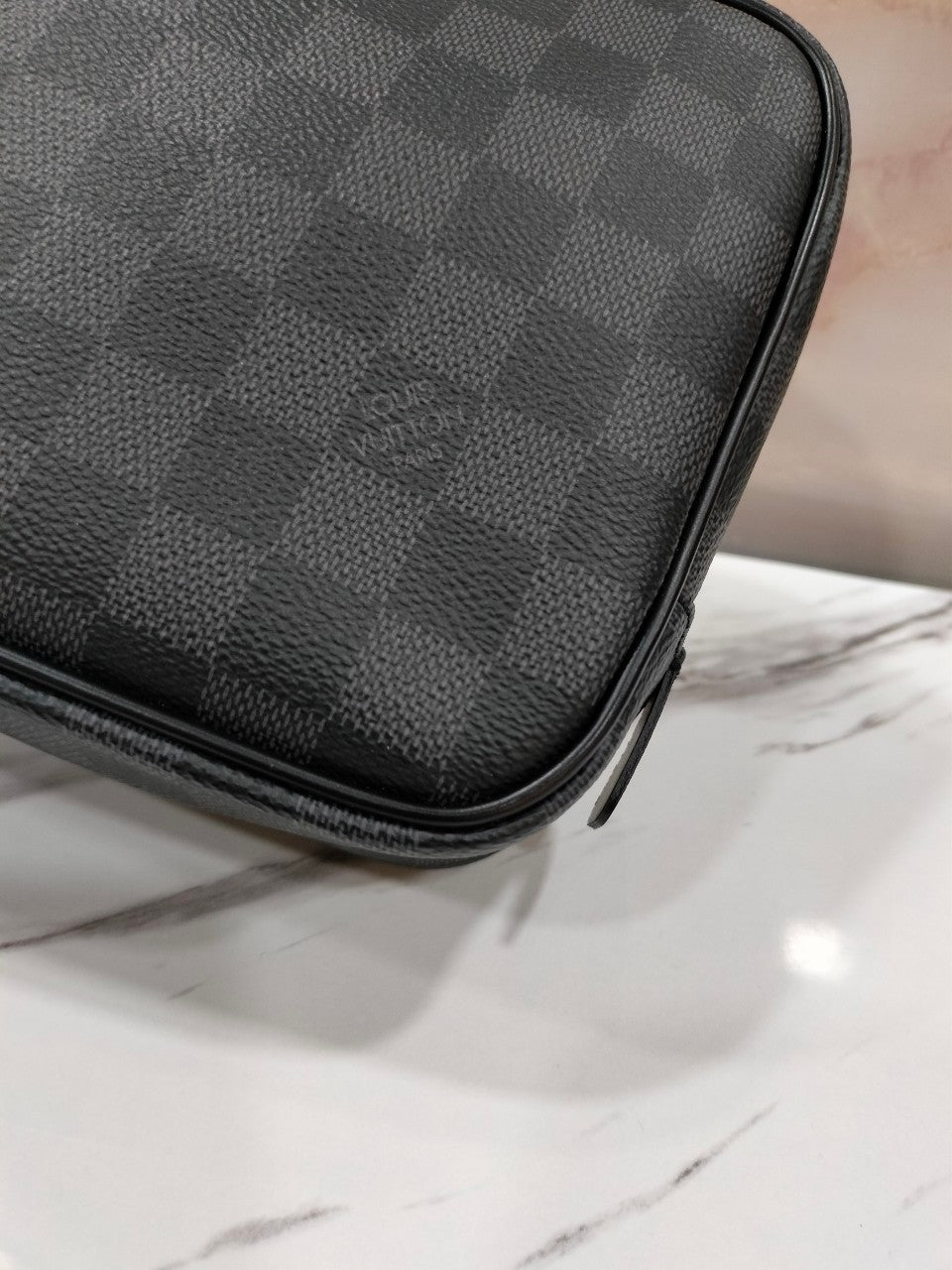 Lv Toilet Pouch GM Graphite(CHIP)