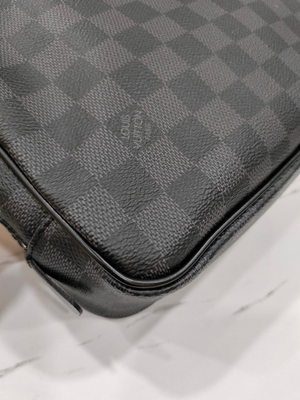 Lv Toilet Pouch GM Graphite(CHIP)