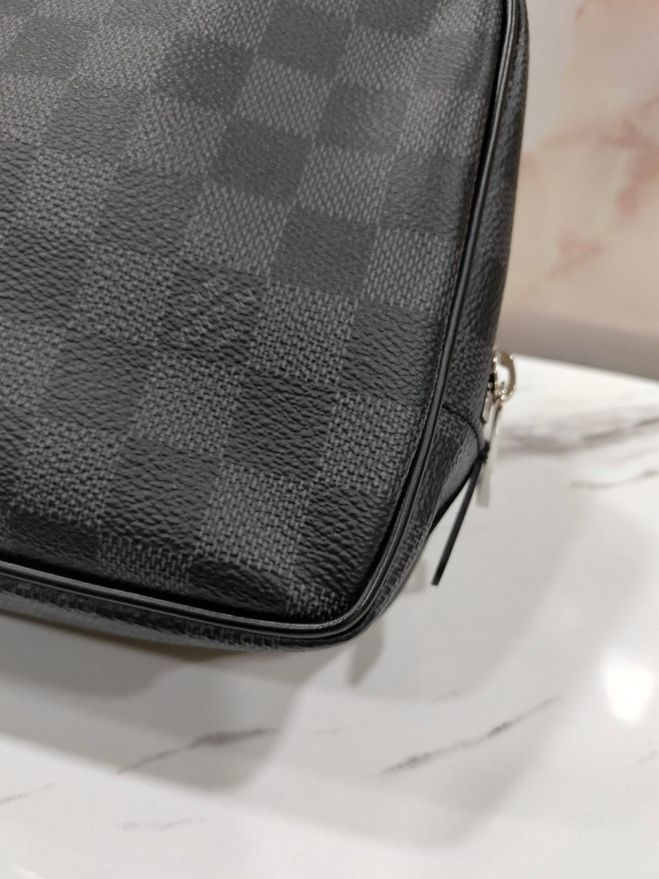 Lv Toilet Pouch GM Graphite(CHIP)