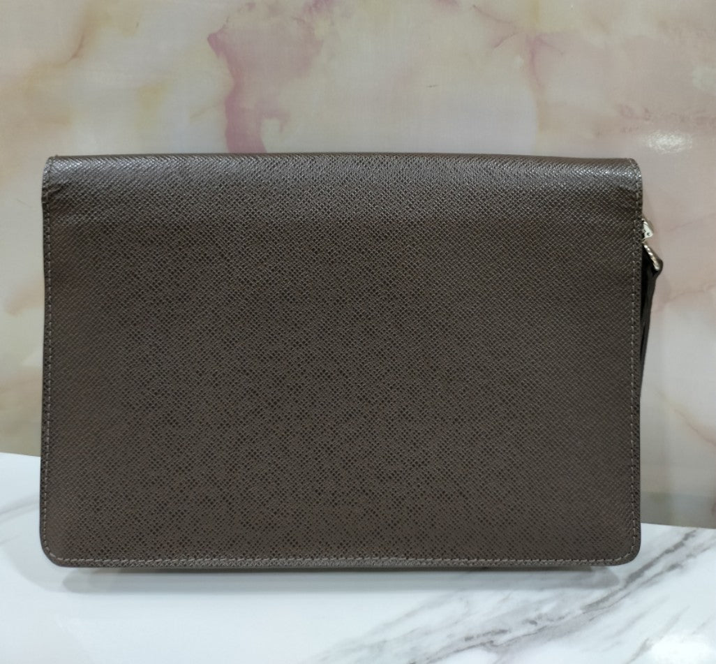 Lv Belair Grizzly Clutch Taiga Brown 2011