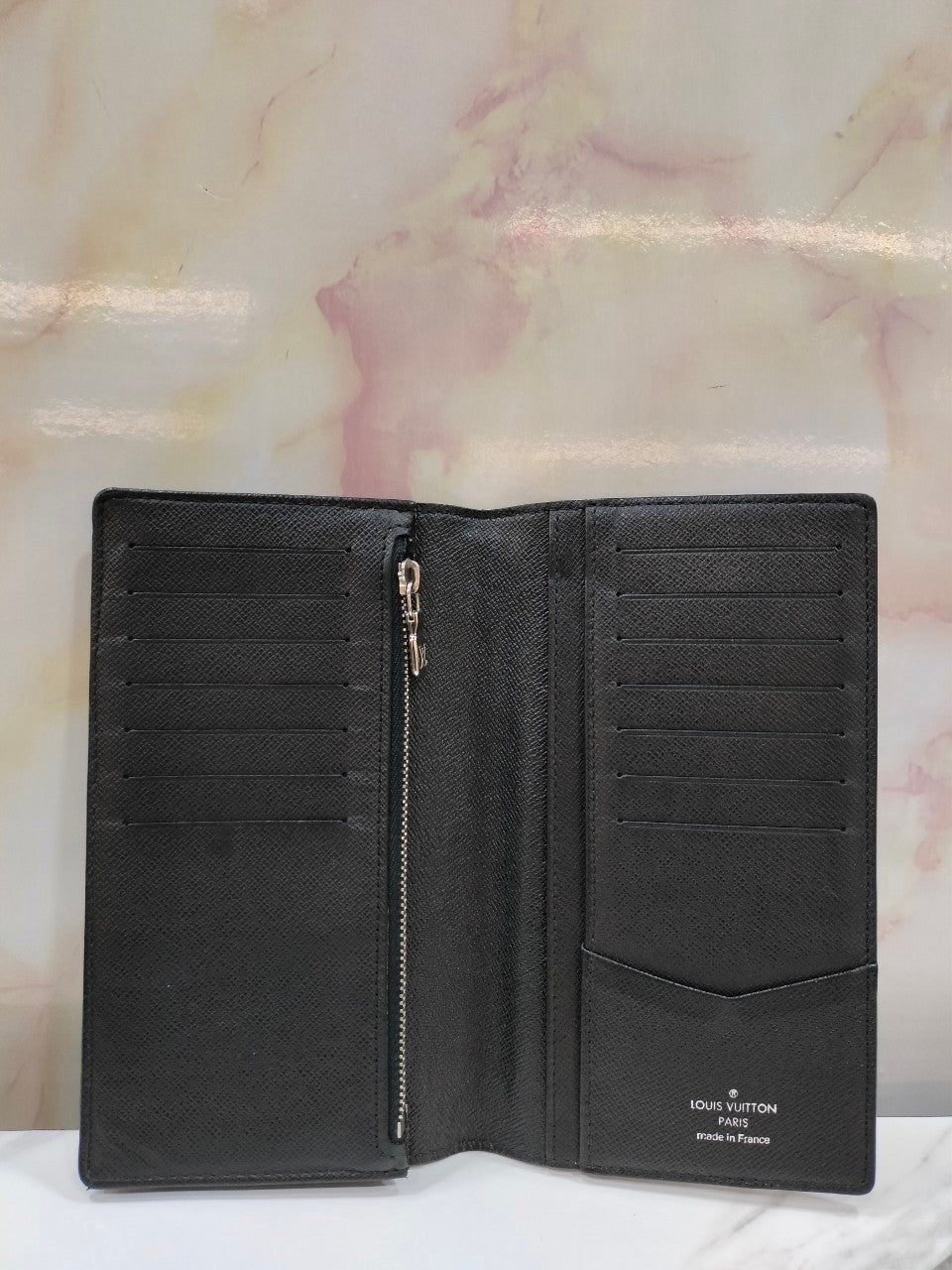 LV Bifold Wallet Graphite 2012
Good Condition