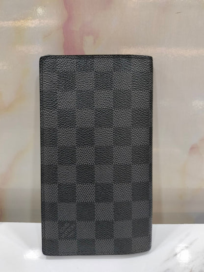 LV Bifold Wallet Graphite 2012
Good Condition