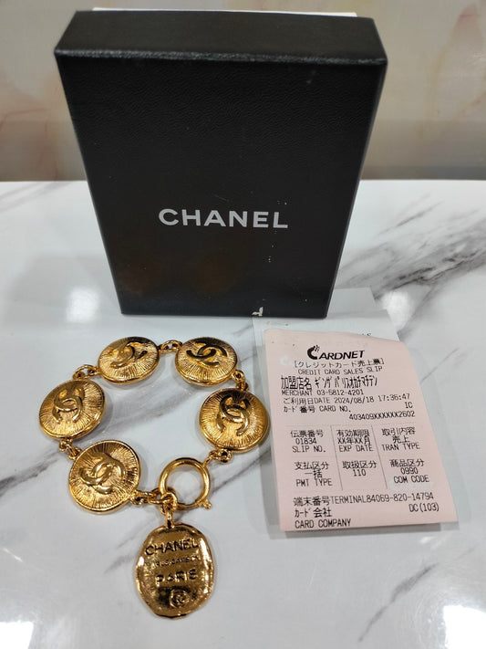 Chanel Bracelet With Double C Logo Medallions Gold GHW
Excellent