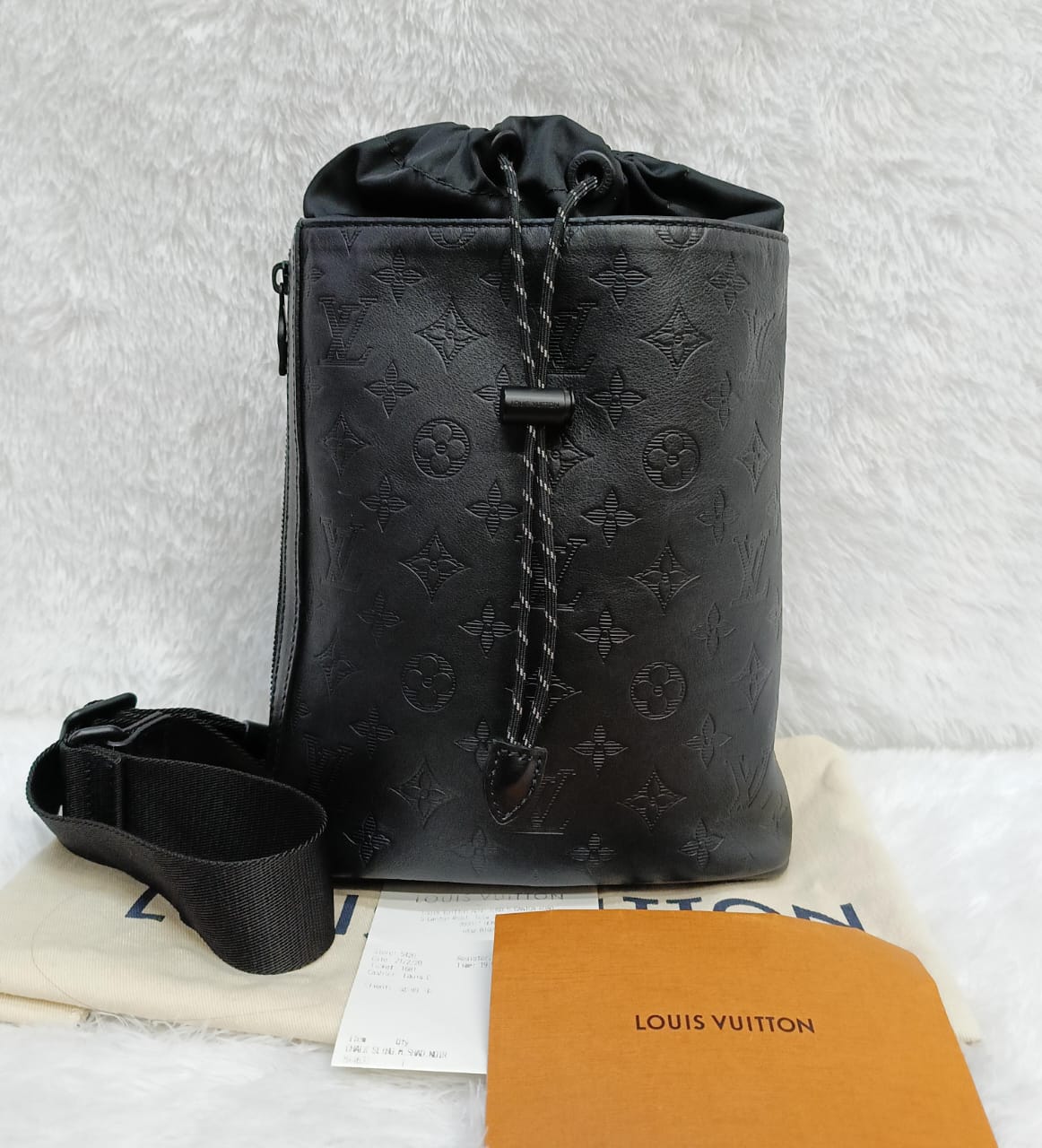 LV Chalk Sling Monogram Shadow Noir 2020