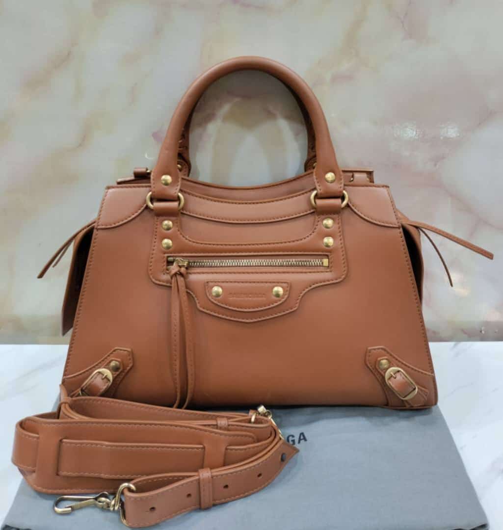 Balenciaga Neo Classic City Small Brown GHW 2022 (kode S)
Size 33 x 21 x 14 cm