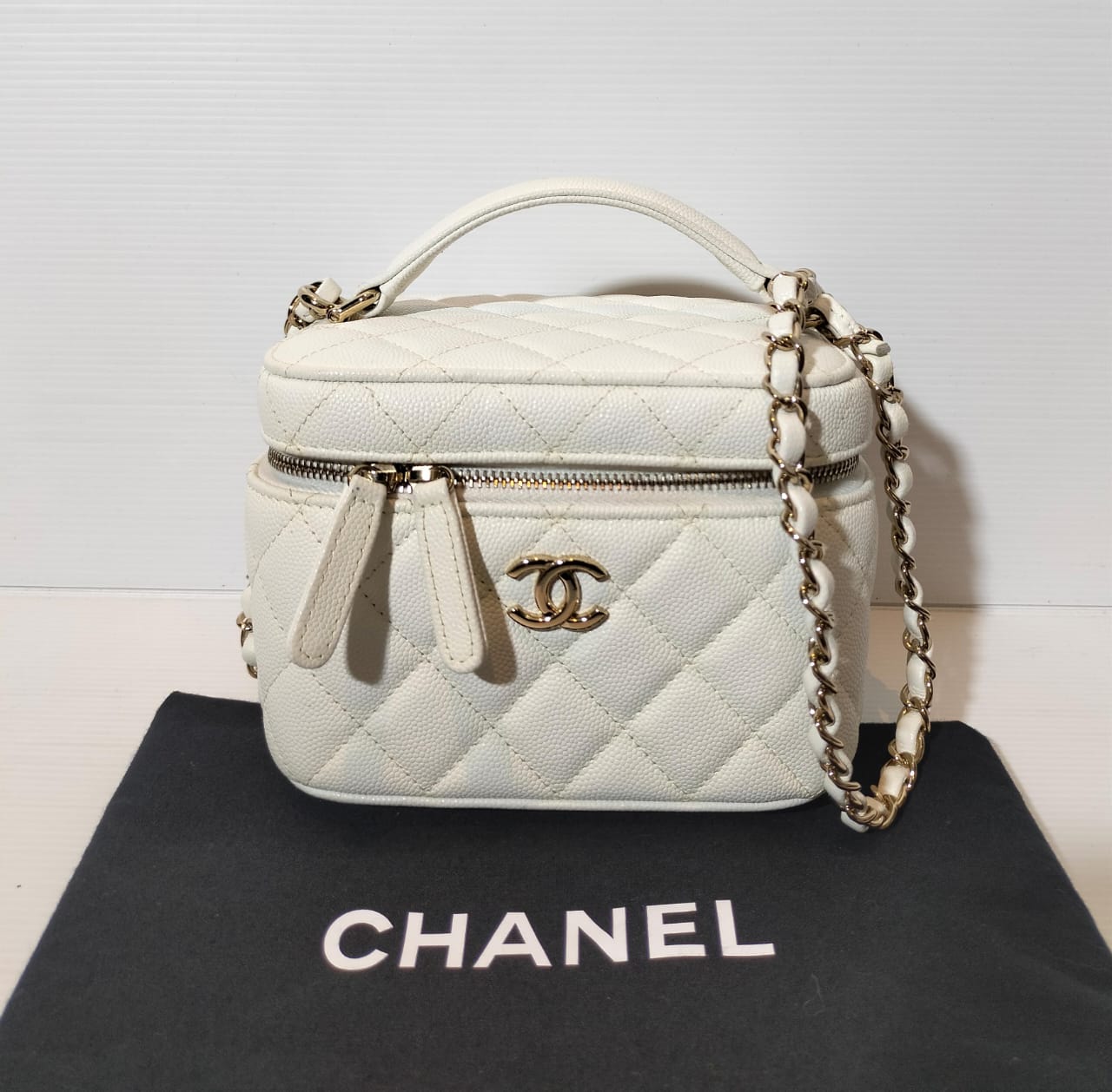 Chanel Vanity Caviar White LGHW (CHIP)